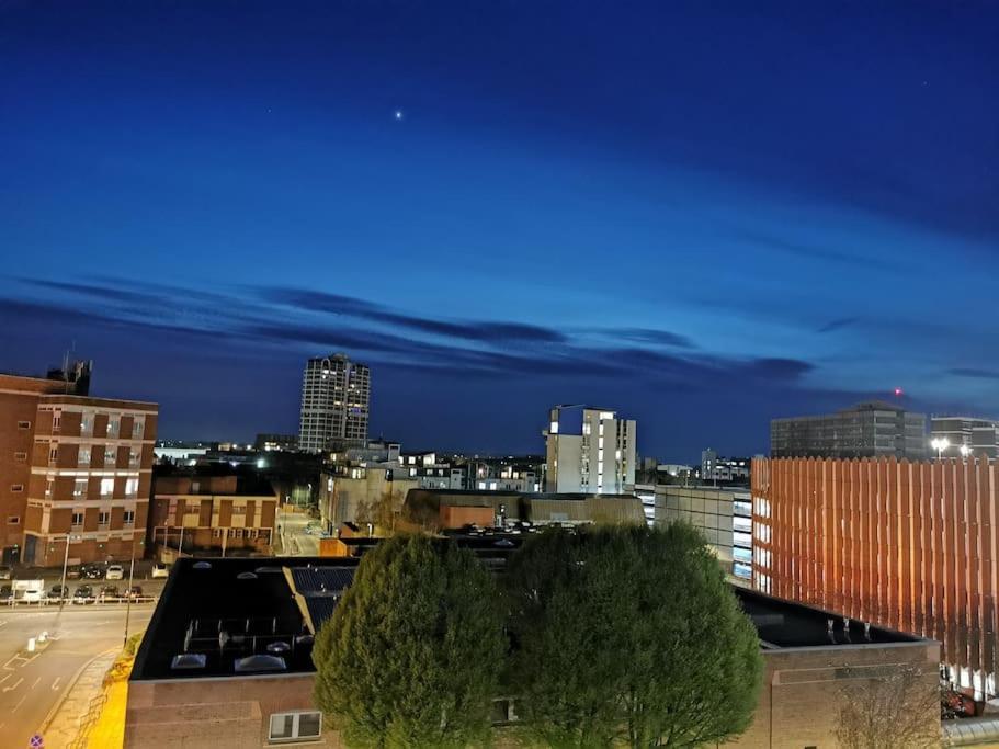 Paramount City View Свіндон Екстер'єр фото